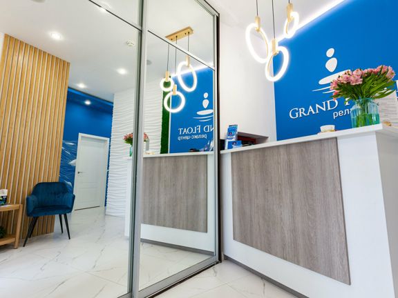 Grand Float, интерьер