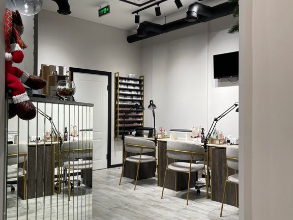 Hairguru, интерьер