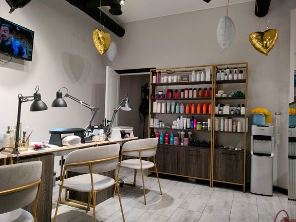 Hairguru, интерьер