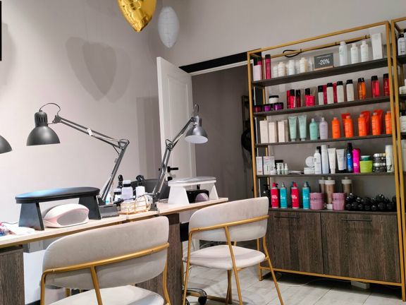 Hairguru, интерьер