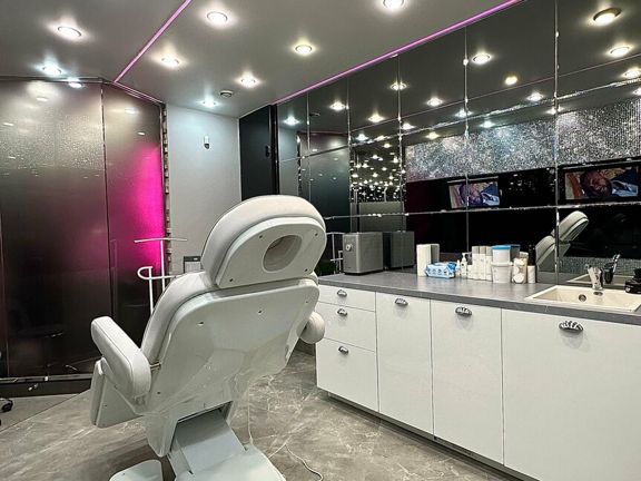 Hollywood Beauty House, интерьер
