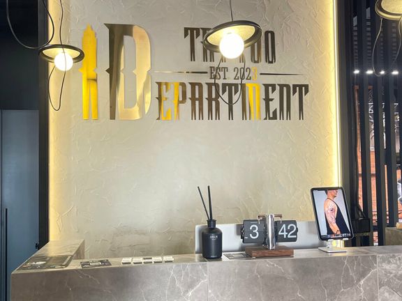 Id Tattoo Department, интерьер