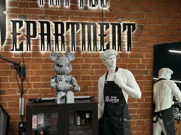 Id Tattoo Department, интерьер