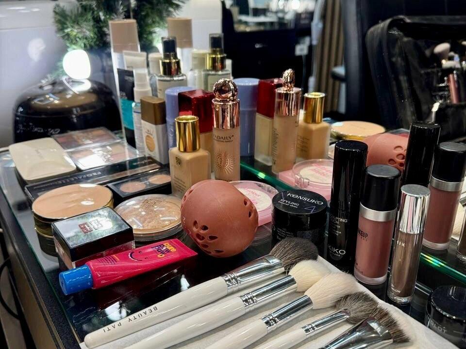 It's Brows, интерьер