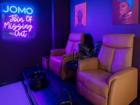 Jomo, интерьер