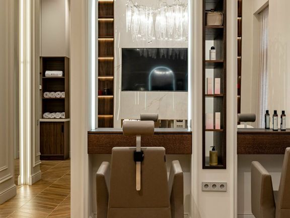 Келли, интерьер