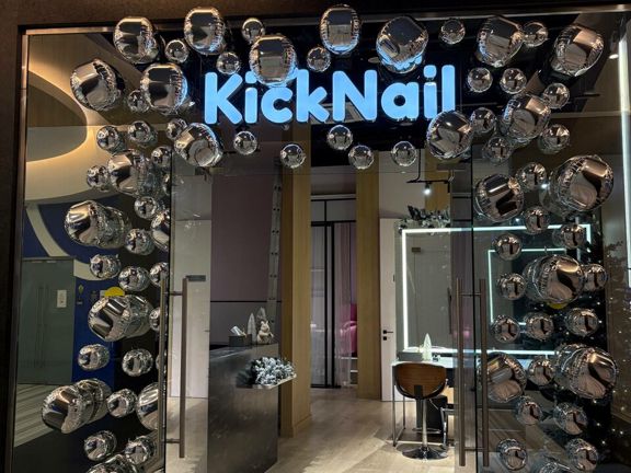 KickNail, интерьер