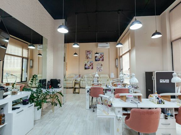 Лаки, интерьер