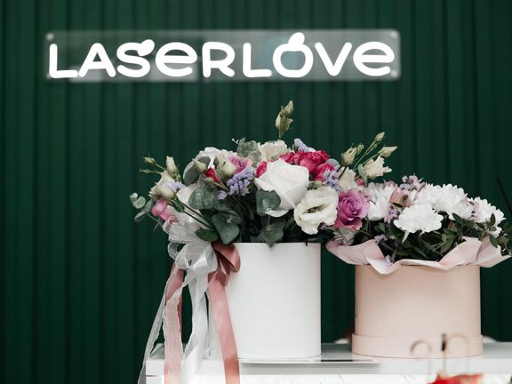 Laser Love, интерьер