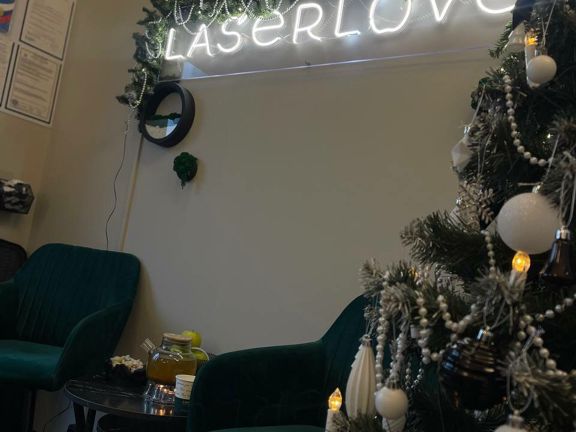 Laser Love, интерьер
