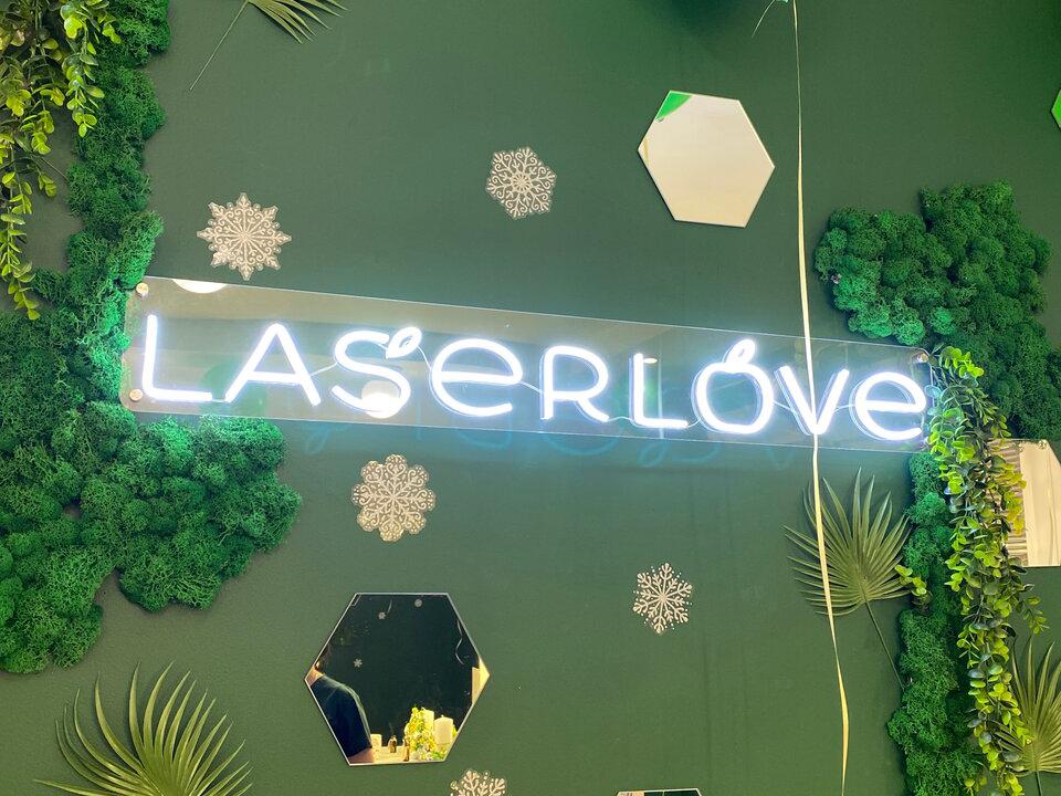 Laser Love, интерьер