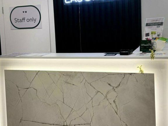 Laser Love, интерьер