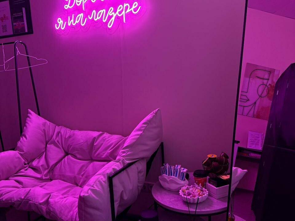 Laser Queen, интерьер