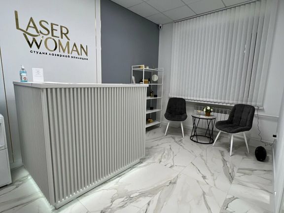 Laser Woman, интерьер