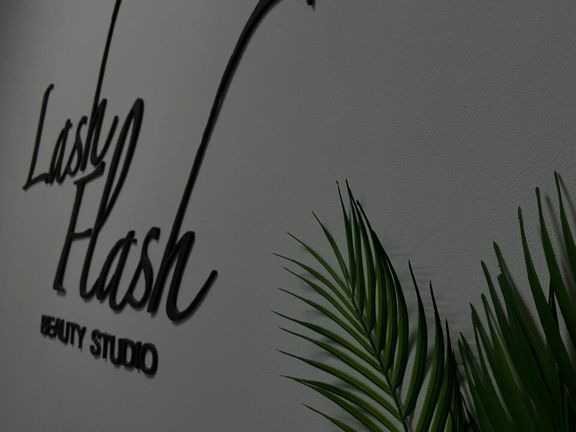 Lash Flash, интерьер