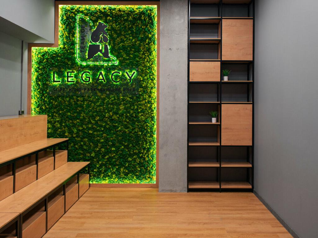 Legacy, интерьер