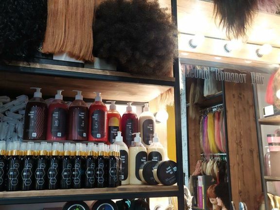 Leonid Romanov Hair, интерьер