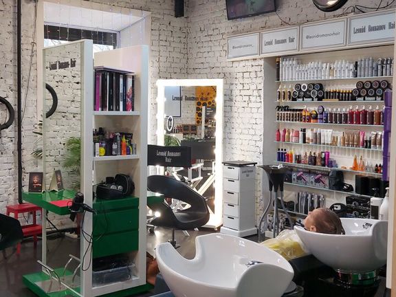 Leonid Romanov Hair, интерьер