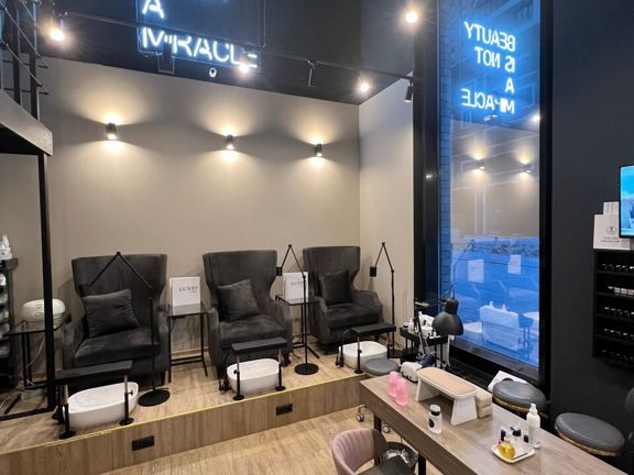 Level Nails, интерьер