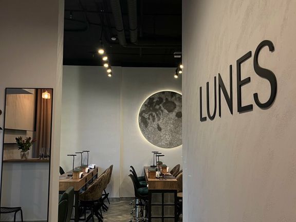 Lunes, интерьер