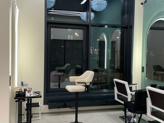 Madan Brows, интерьер