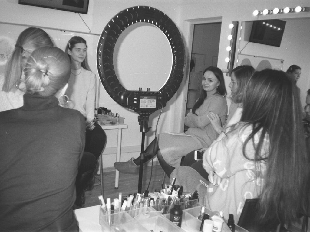 Make-up School, интерьер
