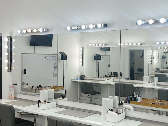 Make-up School, интерьер