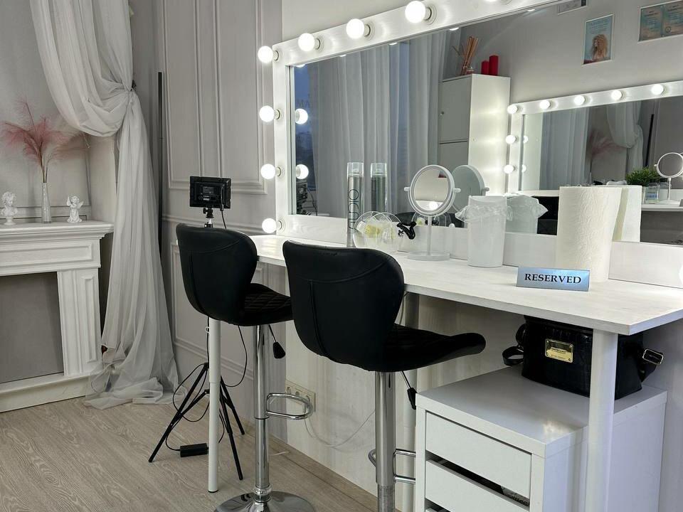 Make Up! Студия макияжа, причесок, коворкинг, интерьер