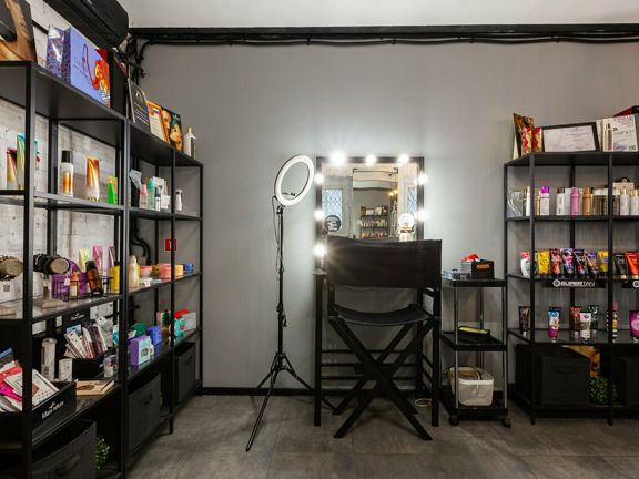 Meyzer Tanning Atelier, интерьер