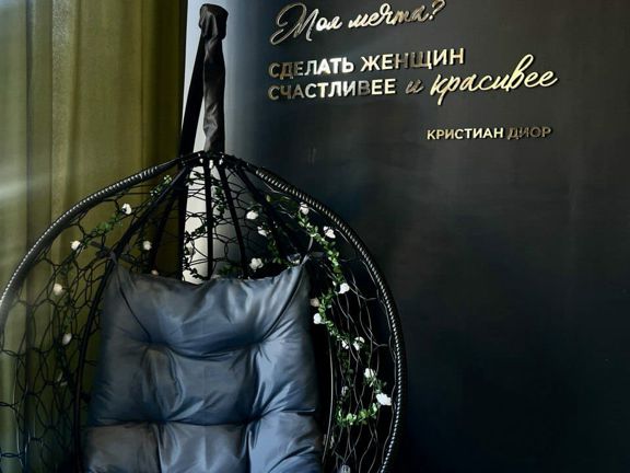Monday, интерьер