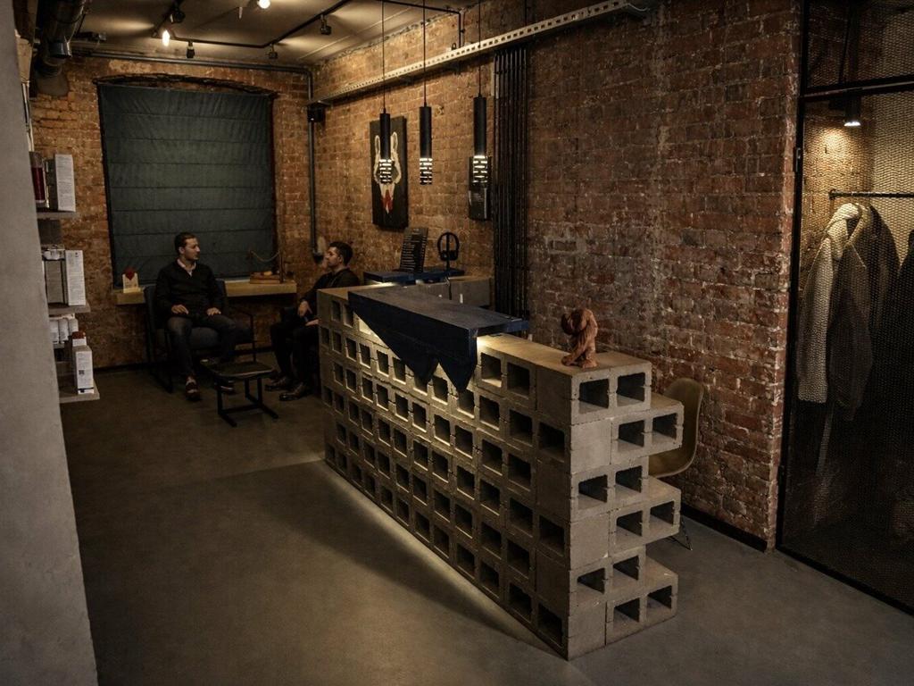 Monkey Men's Club, интерьер