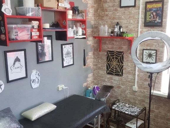 More tattoo, интерьер