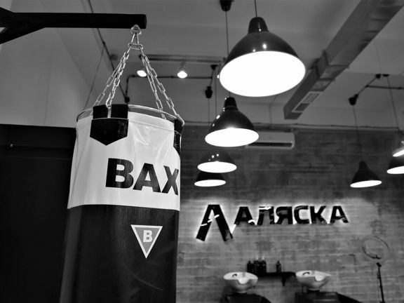 Мужская парикмахерская Аляска, интерьер