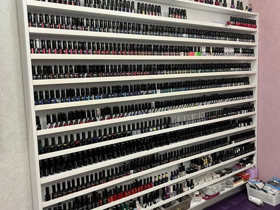 Nail Kris, интерьер