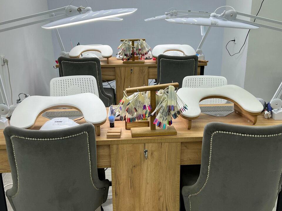 Nail summit, интерьер