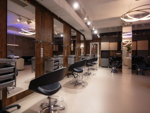 Nails Love Hair, интерьер