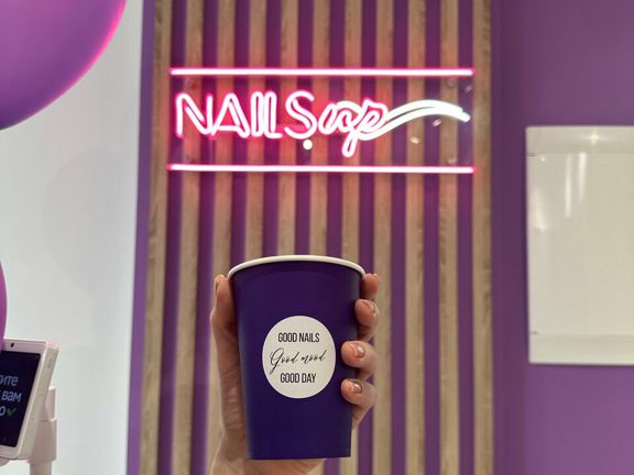 Nails Up, интерьер