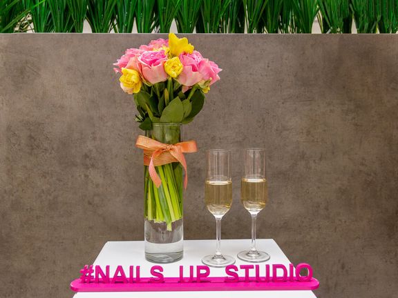 Nails Up, интерьер