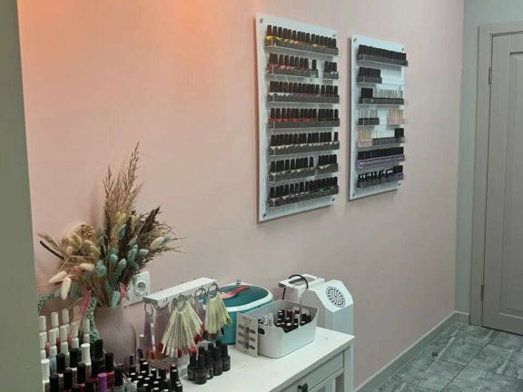 Nails Up, интерьер