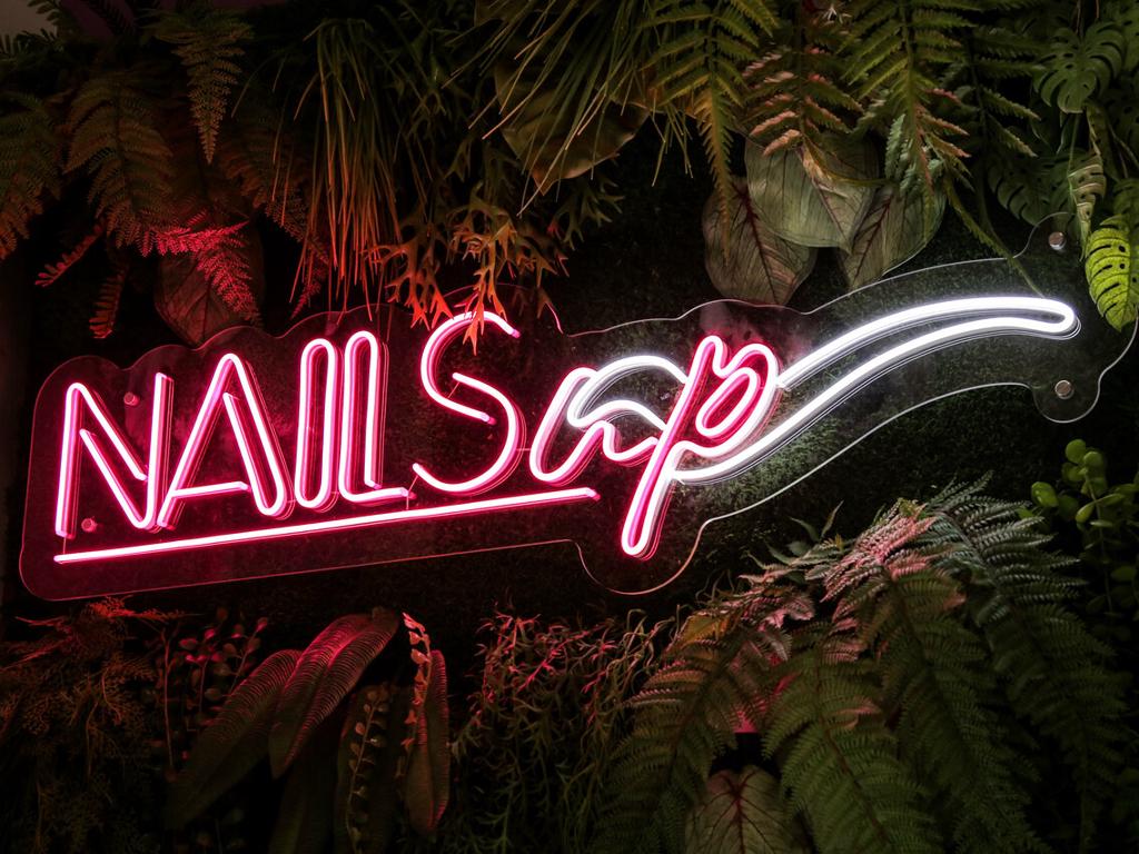 Nails Up, интерьер
