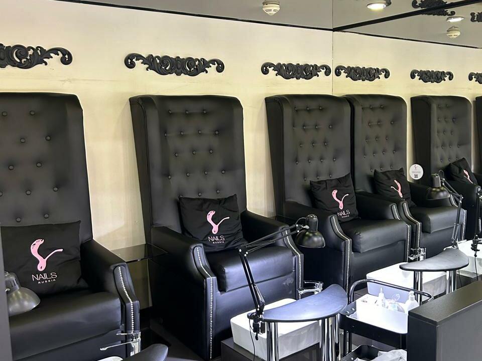 Nails, интерьер