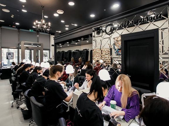 Nails, интерьер