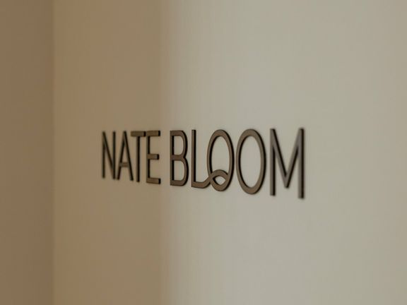 Nate Bloom, интерьер