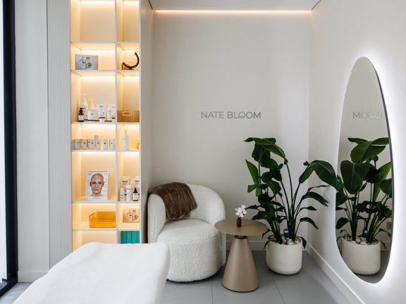 Nate Bloom, интерьер