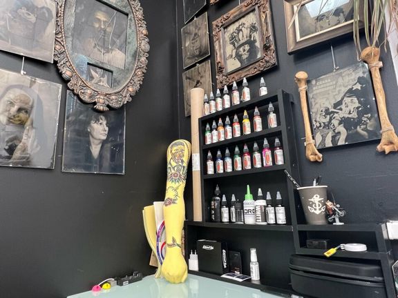 Nazare Tattoo, интерьер