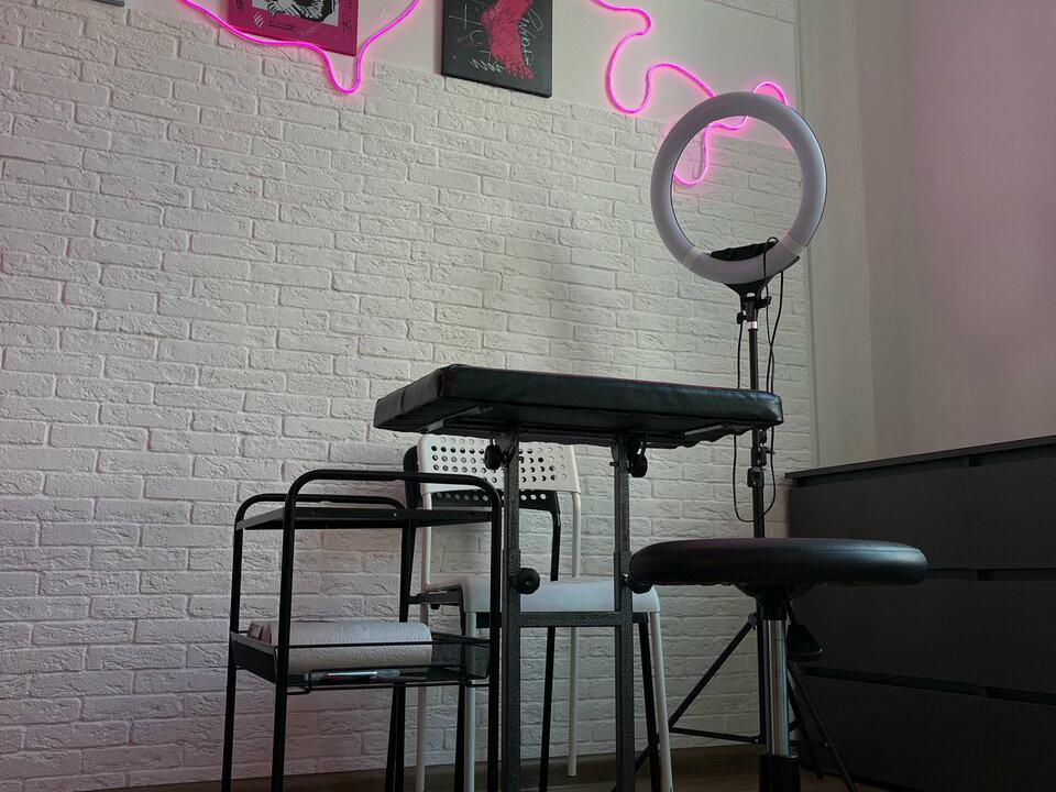 NeonTattoo, интерьер
