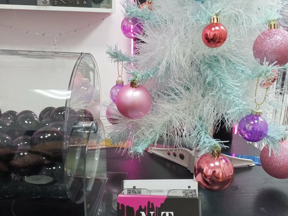 NeonTattoo, интерьер