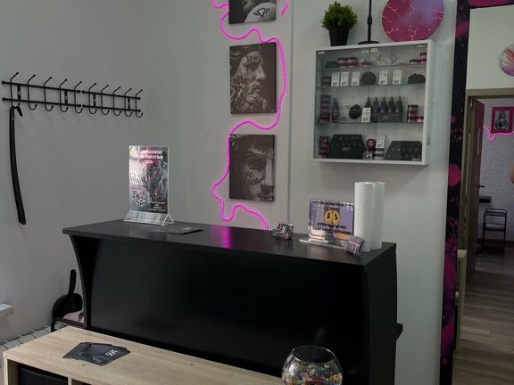 NeonTattoo, интерьер