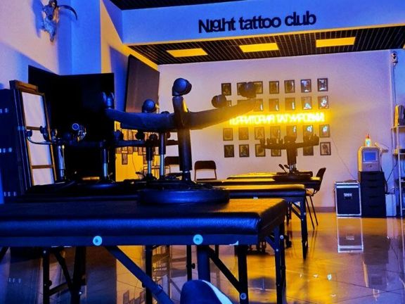 Night Tattoo Club, интерьер