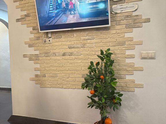Orange, интерьер